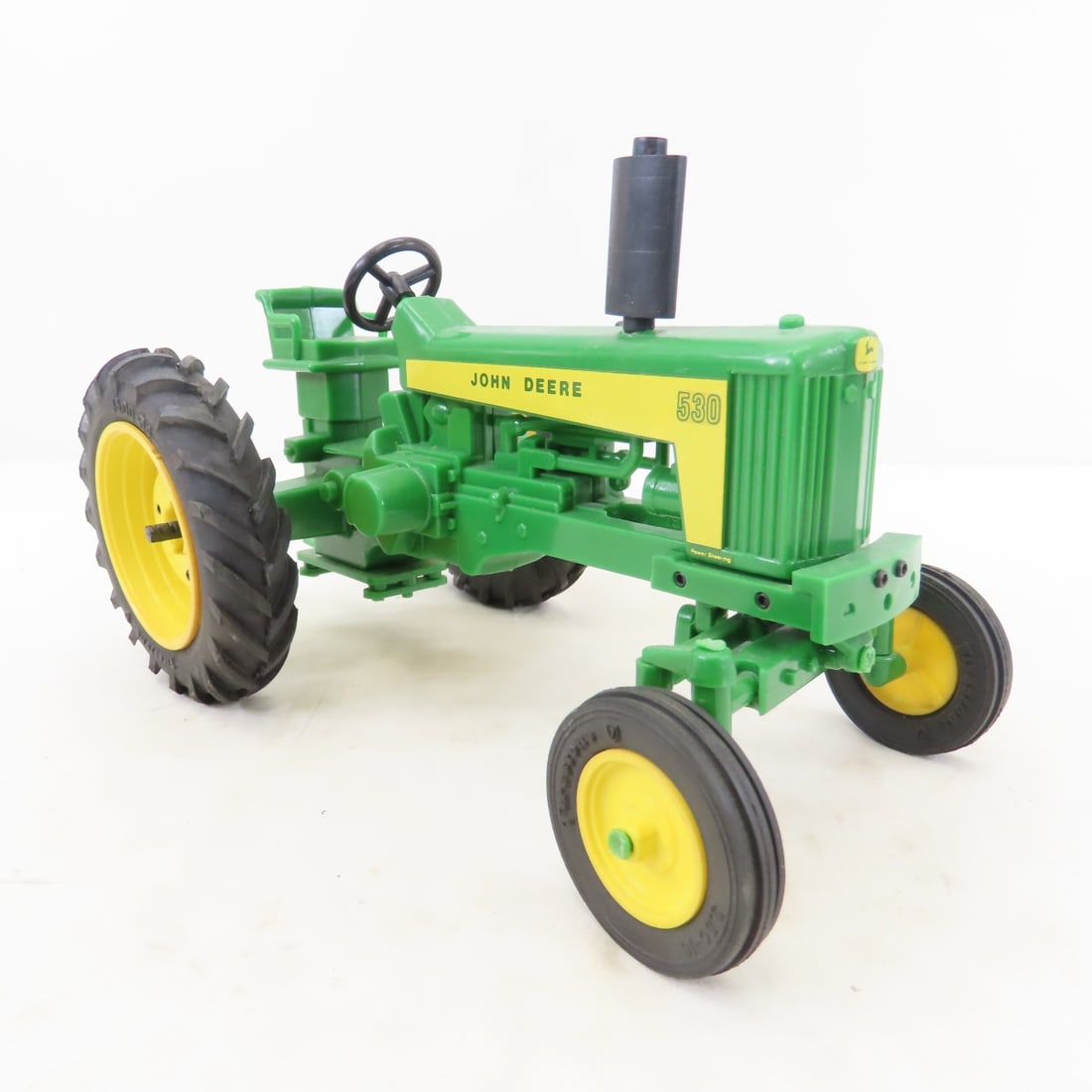 STANDI 1:16 John Deere 530 Plastic Tractor in Box - 8