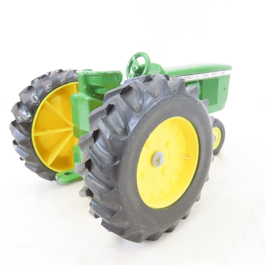 Scale Models 1:16 John Deere '87 Farm Show Tractor - 6