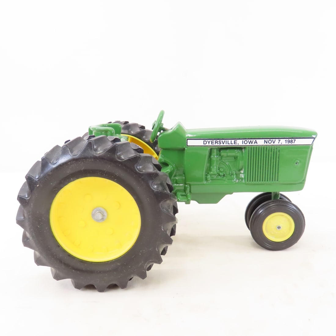 Scale Models 1:16 John Deere '87 Farm Show Tractor - 7