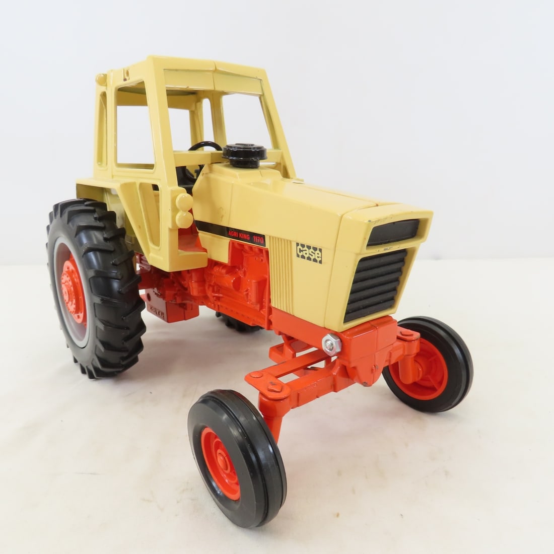 ERTL 1:16 INTL Cub, 1170 Agri King, CAT Combine - 8