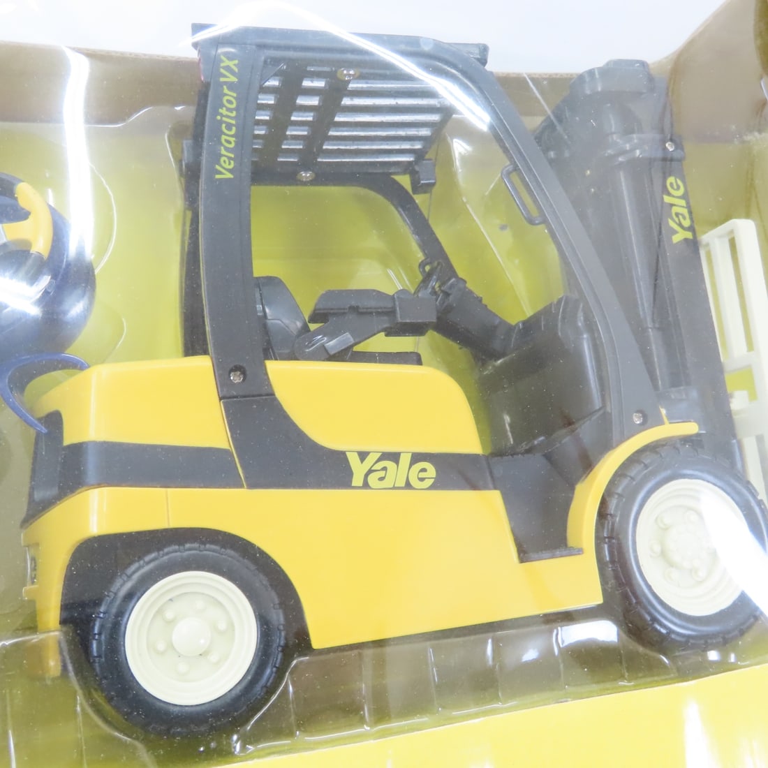 Yale 1:14 RC Veracitor VX Remote Forklift/Pallets - 2