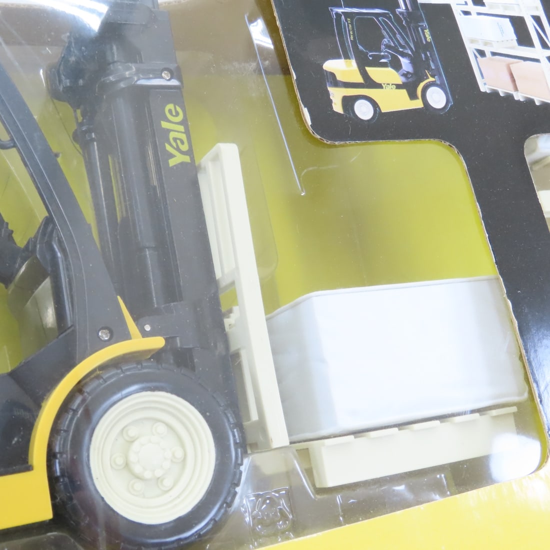 Yale 1:14 RC Veracitor VX Remote Forklift/Pallets - 3