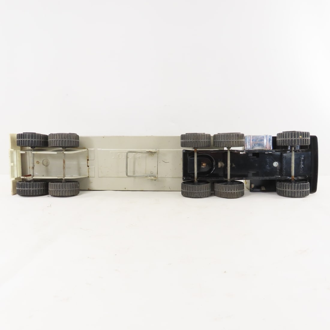 Vintage Tonka Steel Chevron Tractor & Trailer - 10