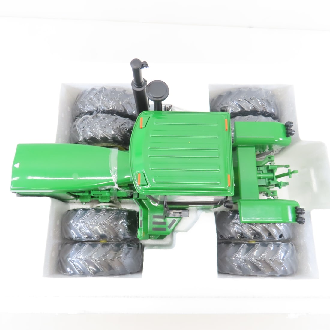 ERTL Prestige Select 1:16 John Deere 8850 Tractor - 10