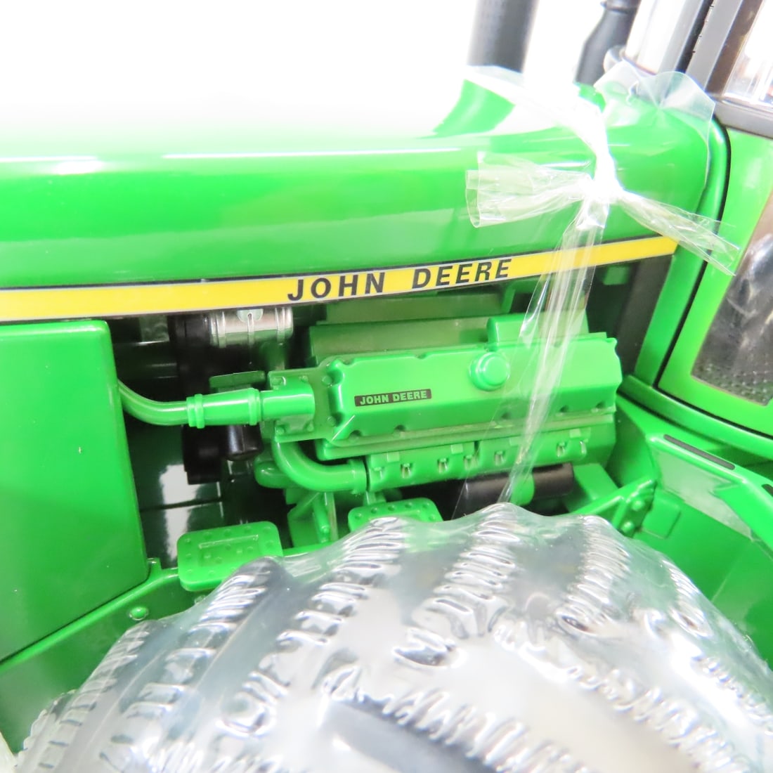 ERTL Prestige Select 1:16 John Deere 8850 Tractor - 11