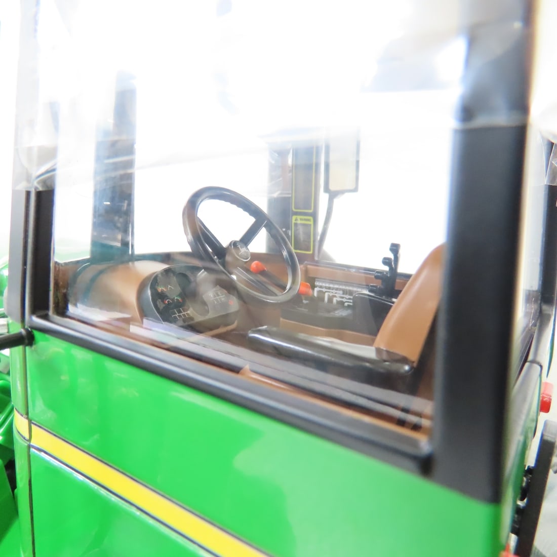 ERTL Prestige Select 1:16 John Deere 8850 Tractor - 12