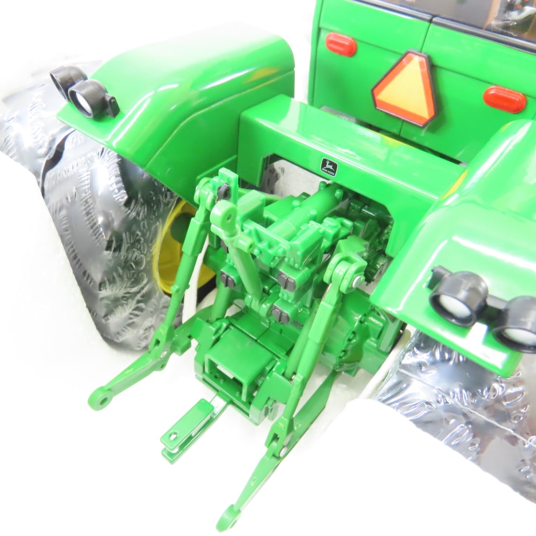 ERTL Prestige Select 1:16 John Deere 8850 Tractor - 14