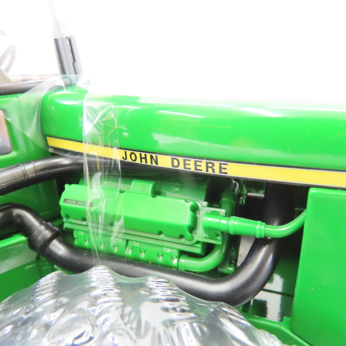 ERTL Prestige Select 1:16 John Deere 8850 Tractor - 16