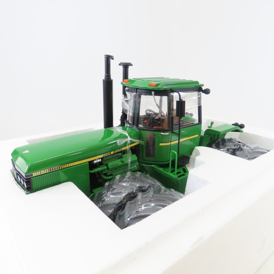 ERTL Prestige Select 1:16 John Deere 8850 Tractor - 2