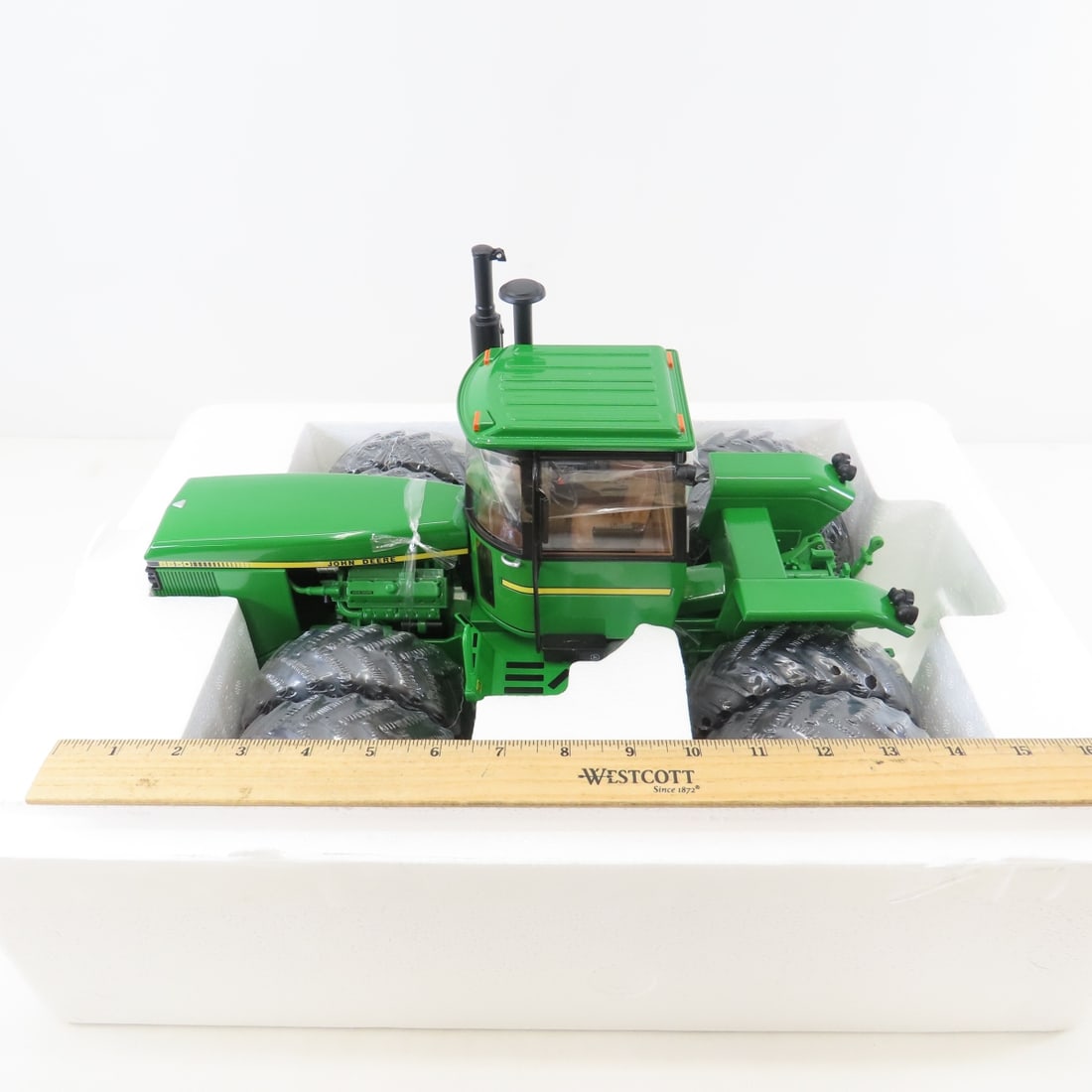 ERTL Prestige Select 1:16 John Deere 8850 Tractor - 3