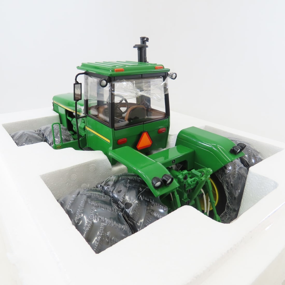 ERTL Prestige Select 1:16 John Deere 8850 Tractor - 4