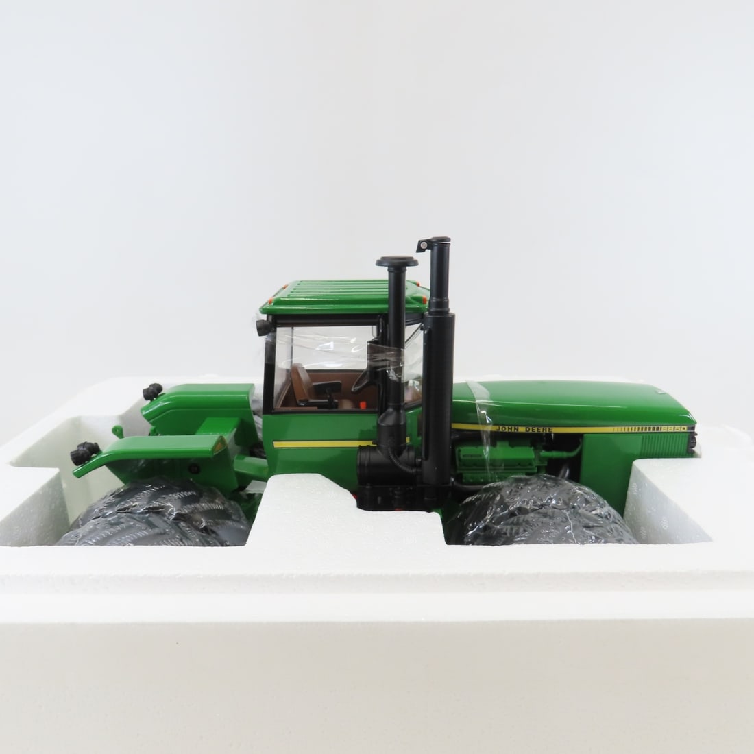 ERTL Prestige Select 1:16 John Deere 8850 Tractor - 7