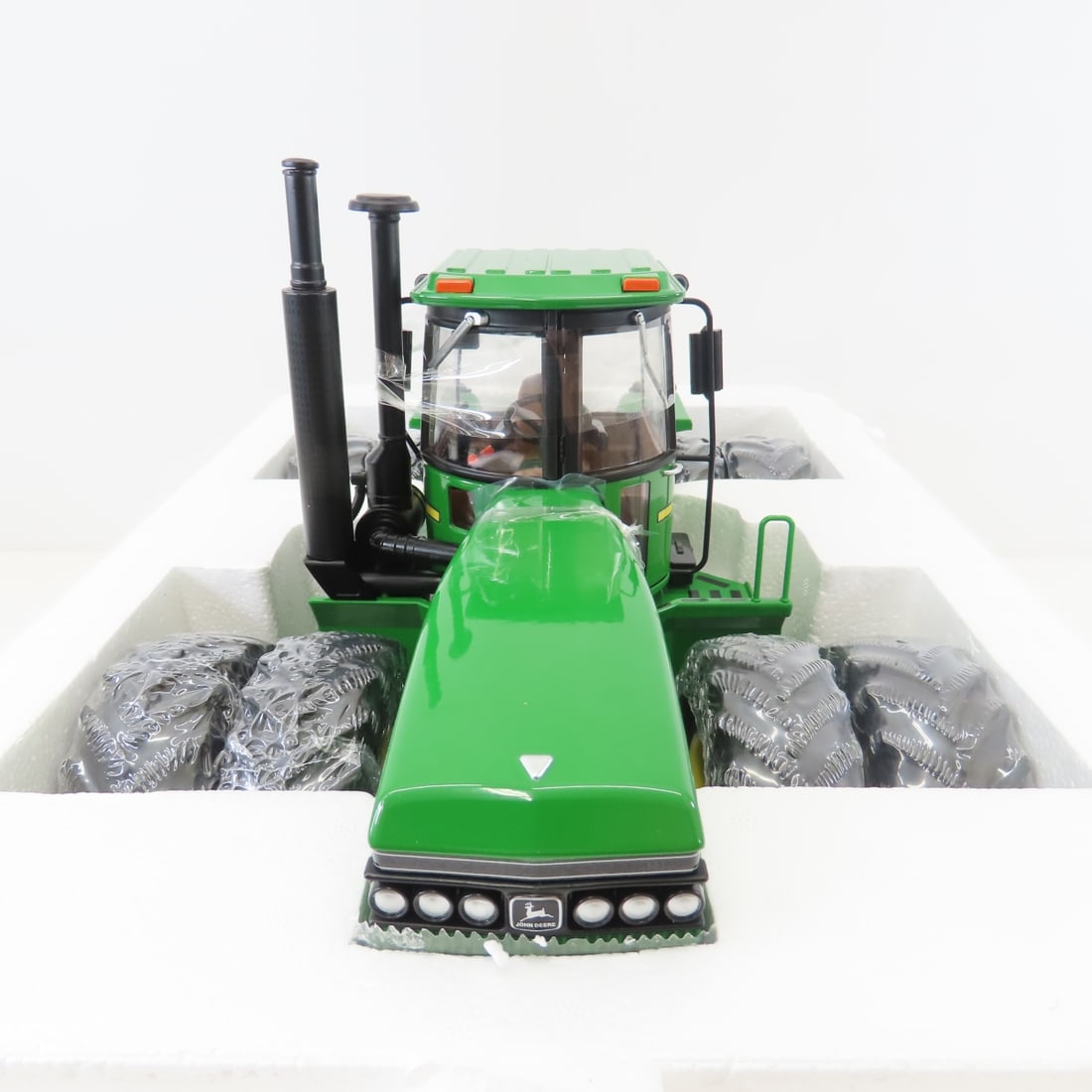 ERTL Prestige Select 1:16 John Deere 8850 Tractor - 9