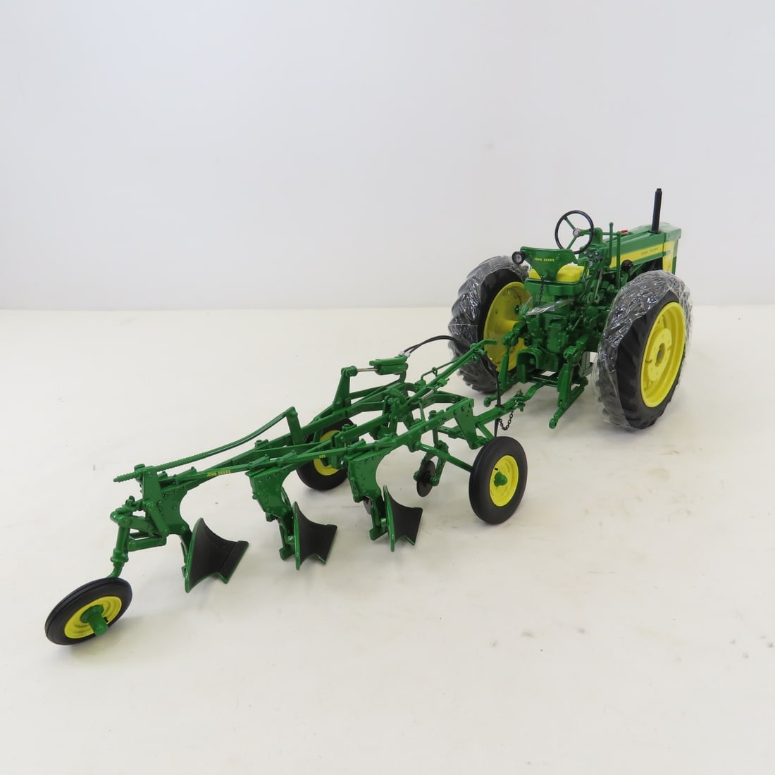 ERTL 1:16 John Deere 620 Tractor with 555 Plow - 6
