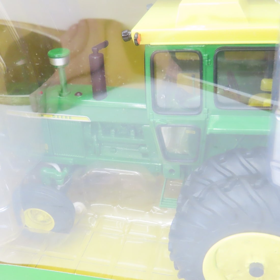 ERTL 1:16 John Deere 4020 60th Anniversary Tractor - 2