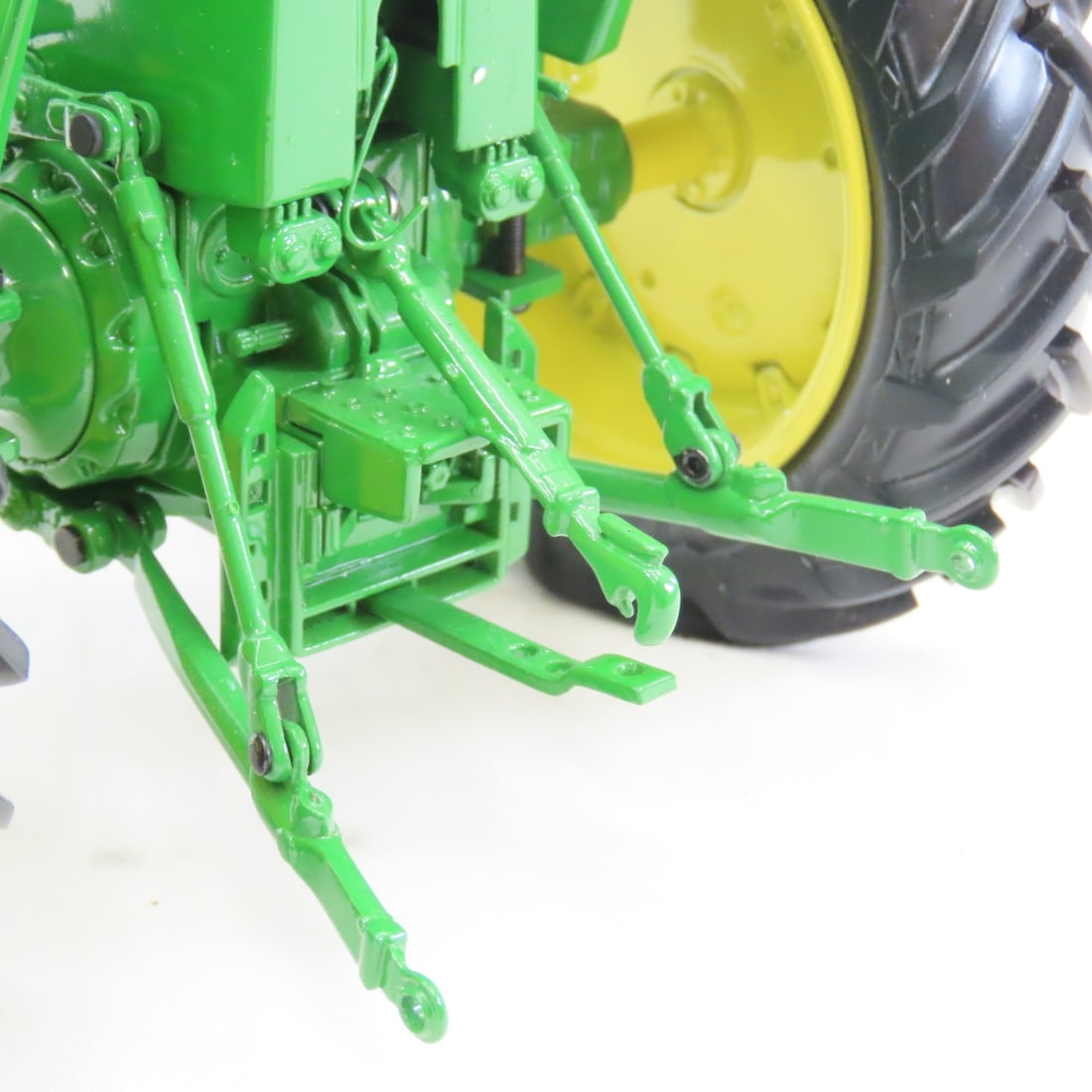 ERTL Precision 1:16 John Deere 4020 Diesel Tractor - 16