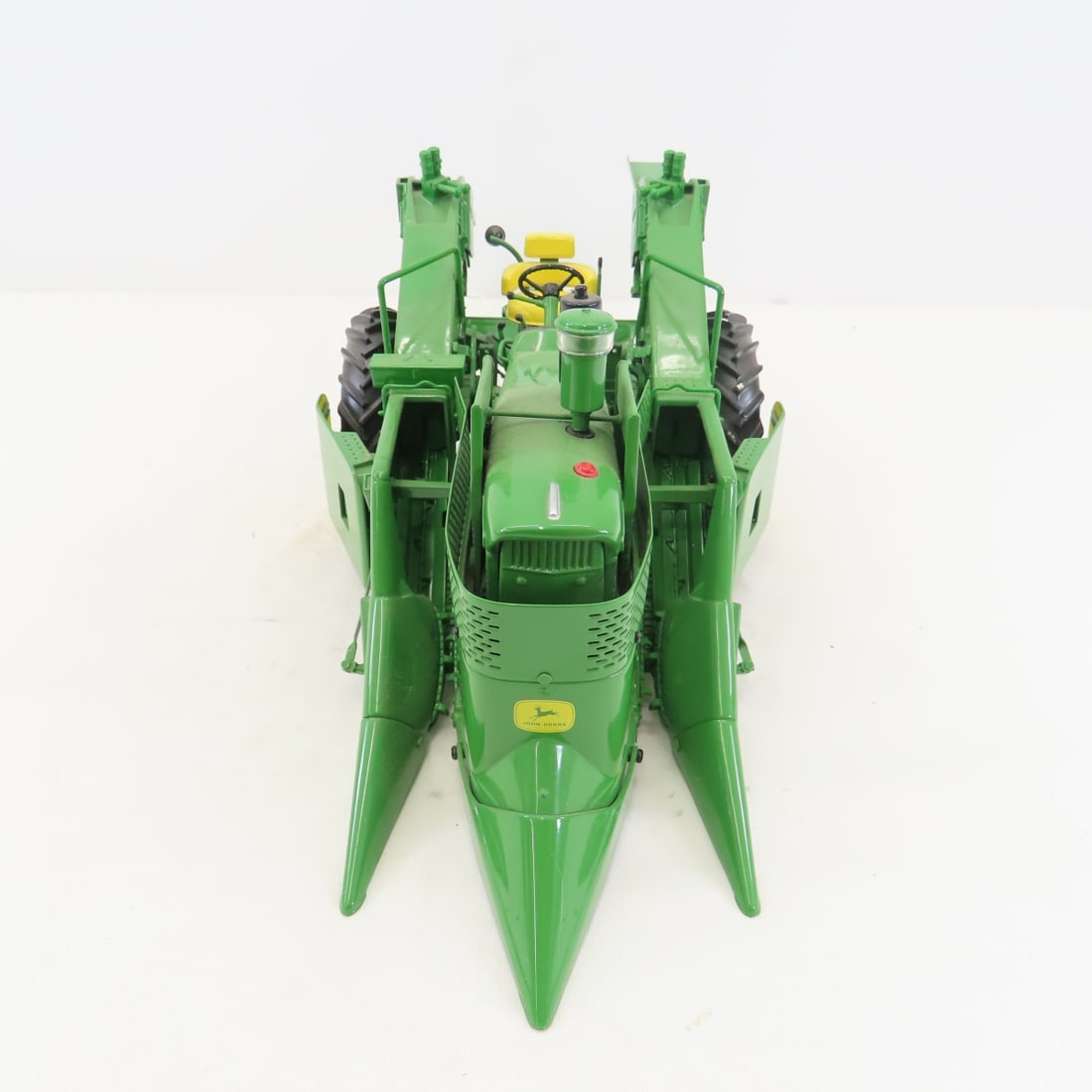 ERTL Precision 1:16 John Deere 4020 w/Corn Picker - 9