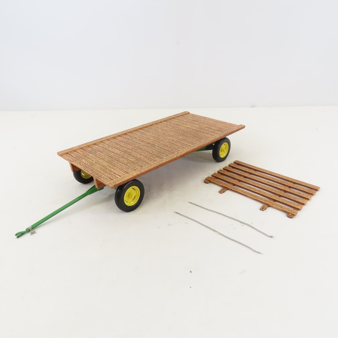 ERTL Precision 1:16 John Deere Hay Wagon - 2