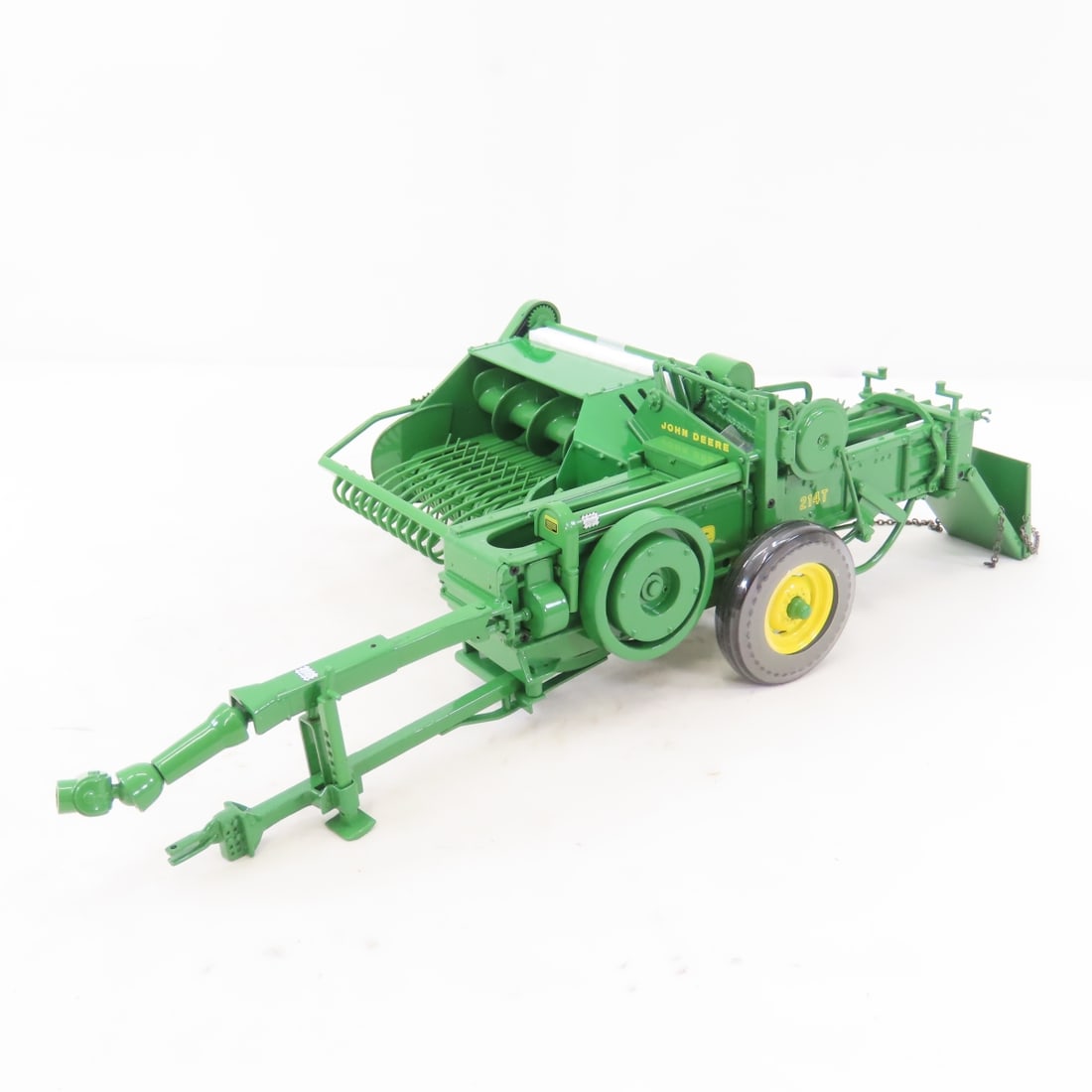ERTL Precision 1:16 John Deere 214-T Baler - 2