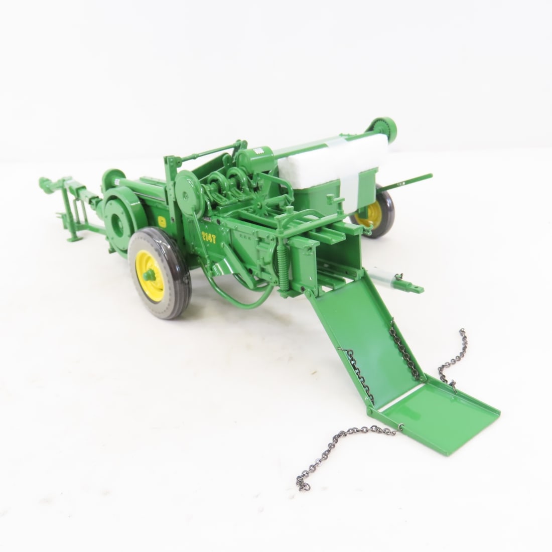 ERTL Precision 1:16 John Deere 214-T Baler - 4