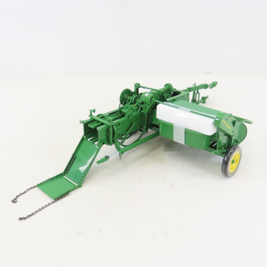 ERTL Precision 1:16 John Deere 214-T Baler - 6