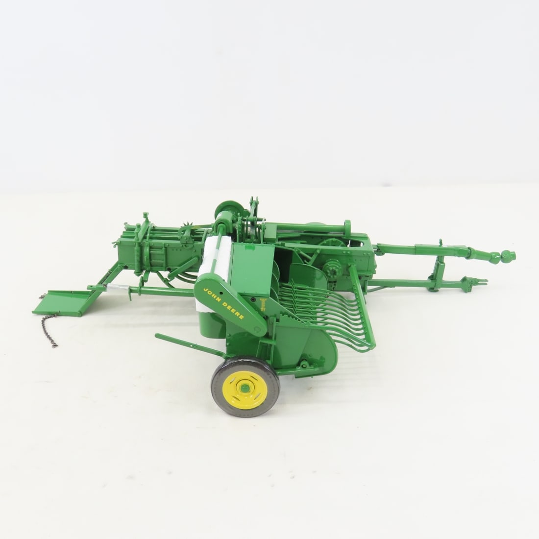 ERTL Precision 1:16 John Deere 214-T Baler - 7