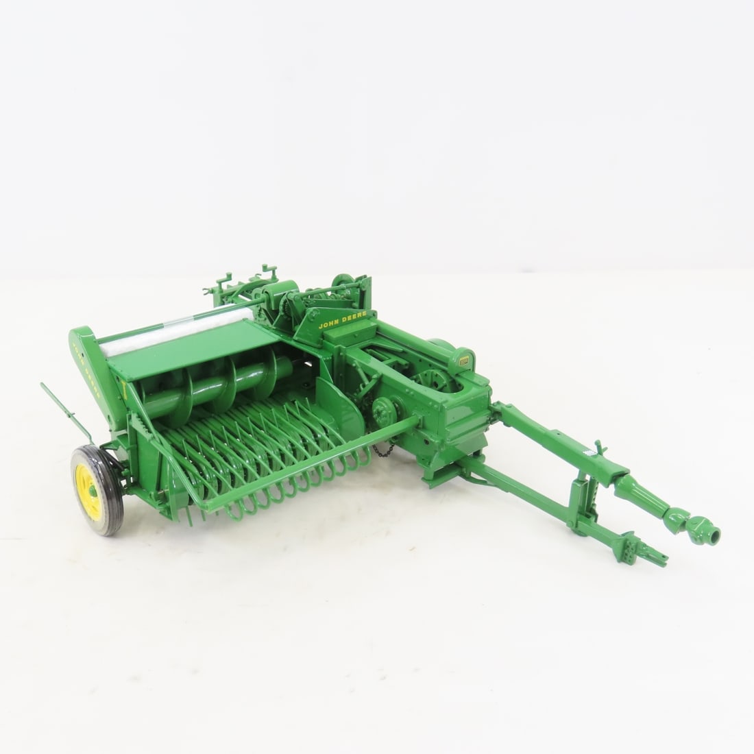 ERTL Precision 1:16 John Deere 214-T Baler - 8