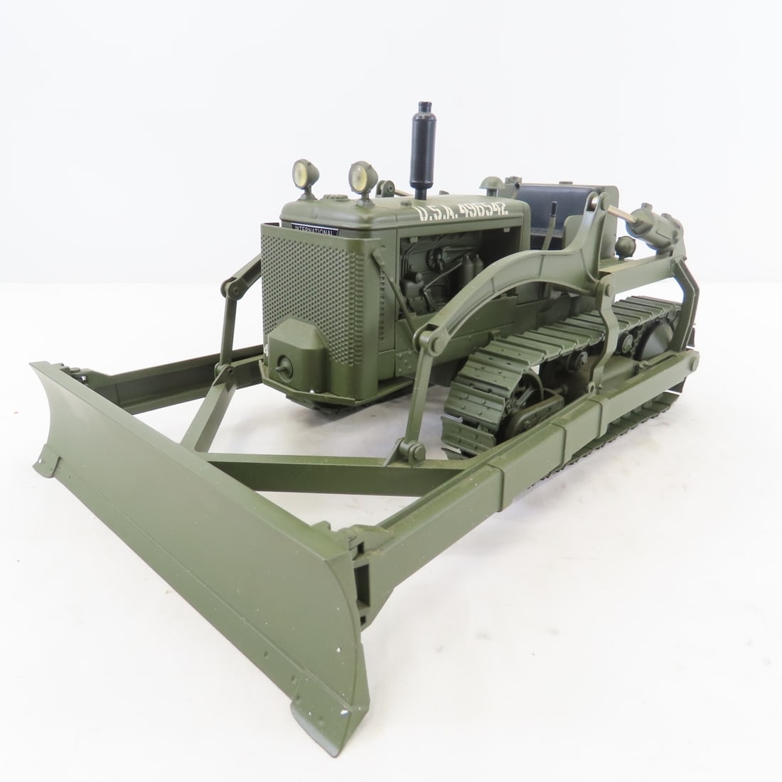 SpecCast 1:16 IH TD-14 Crawler Tractor with Blade - 2