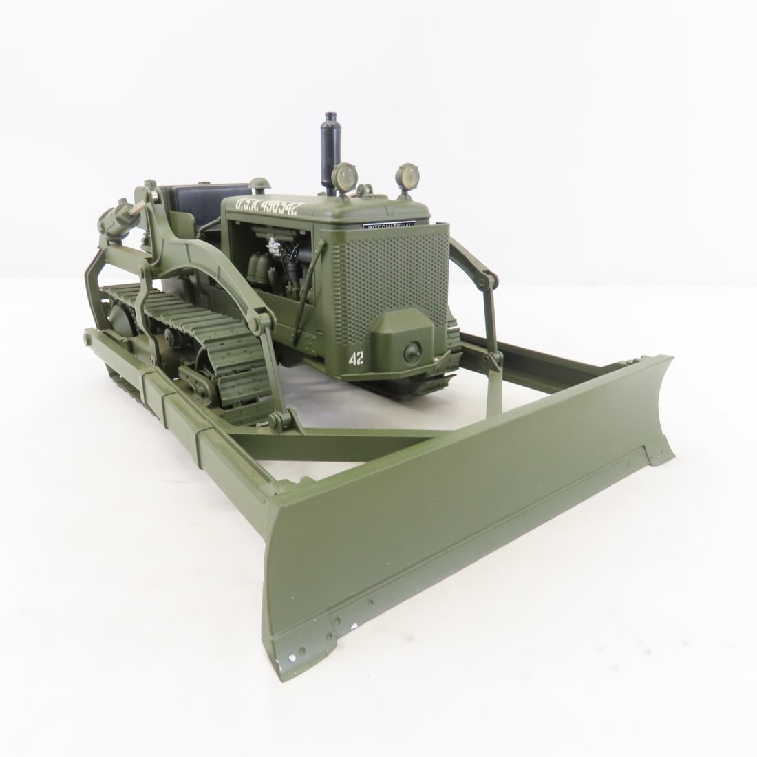 SpecCast 1:16 IH TD-14 Crawler Tractor with Blade - 8