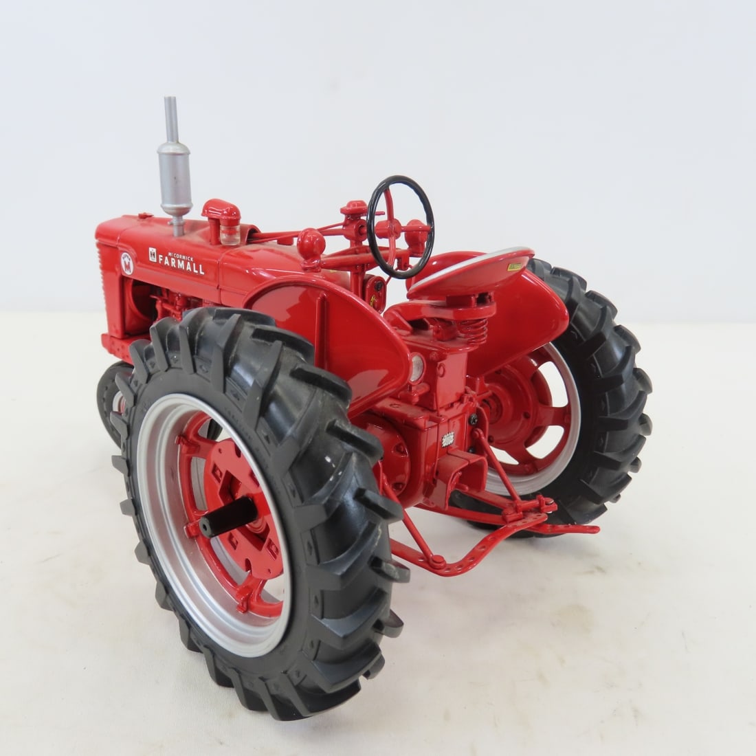 ERTL Precision 1:16 Farmall Super M Tractor - 4