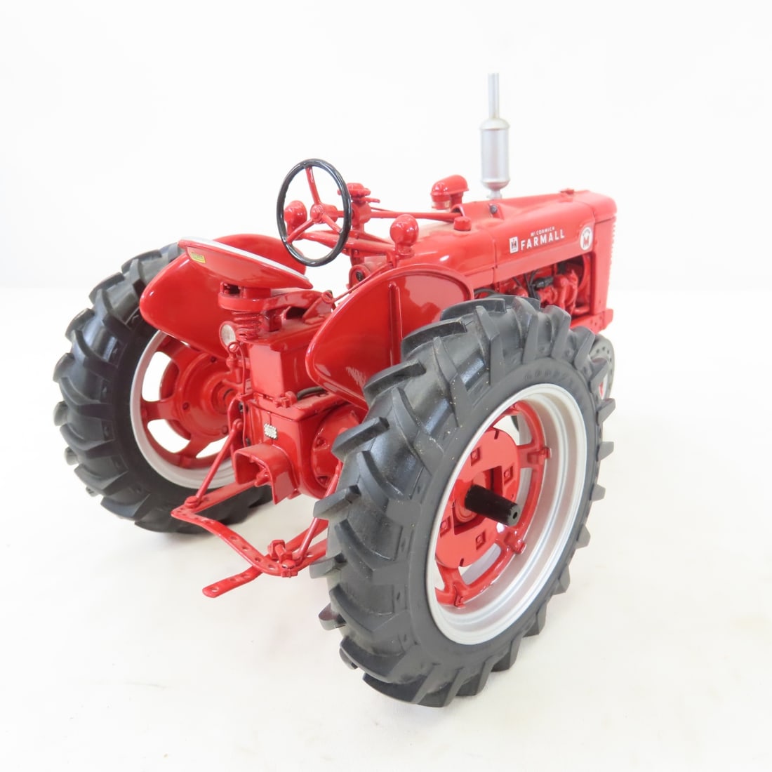 ERTL Precision 1:16 Farmall Super M Tractor - 6