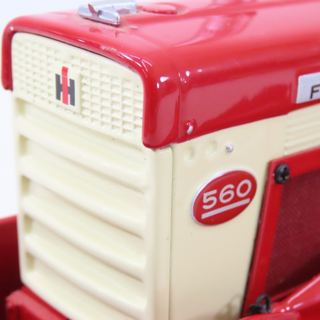 ERTL Precision1:16 Farmall 560 w/2-MH Corn Picker - 14