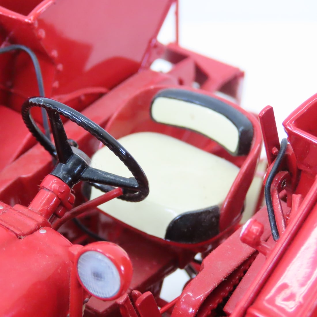 ERTL Precision1:16 Farmall 560 w/2-MH Corn Picker - 15