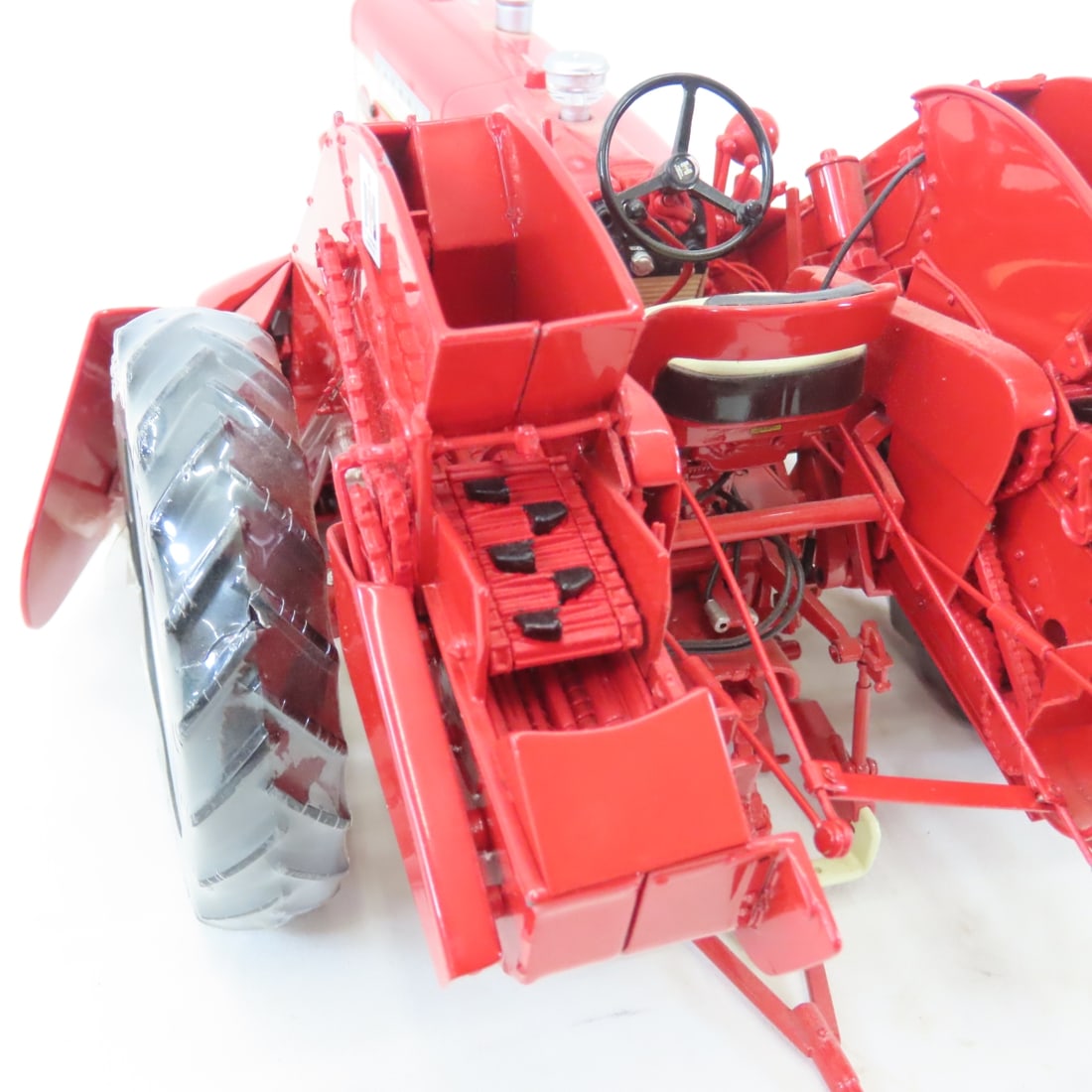 ERTL Precision1:16 Farmall 560 w/2-MH Corn Picker - 17