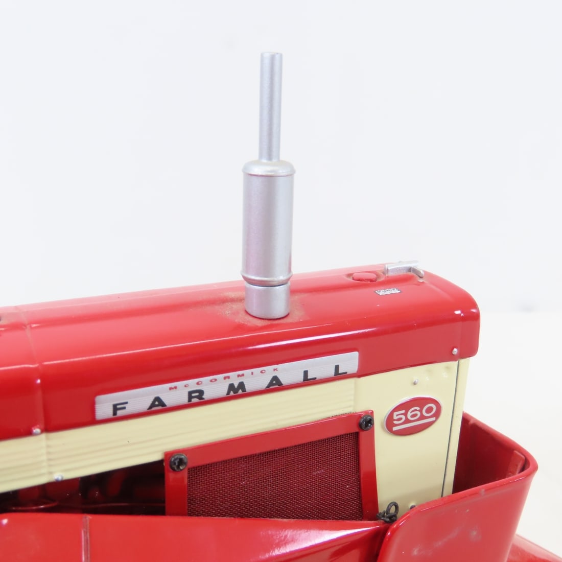 ERTL Precision1:16 Farmall 560 w/2-MH Corn Picker - 18