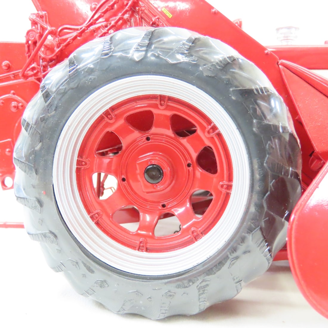 ERTL Precision1:16 Farmall 560 w/2-MH Corn Picker - 19