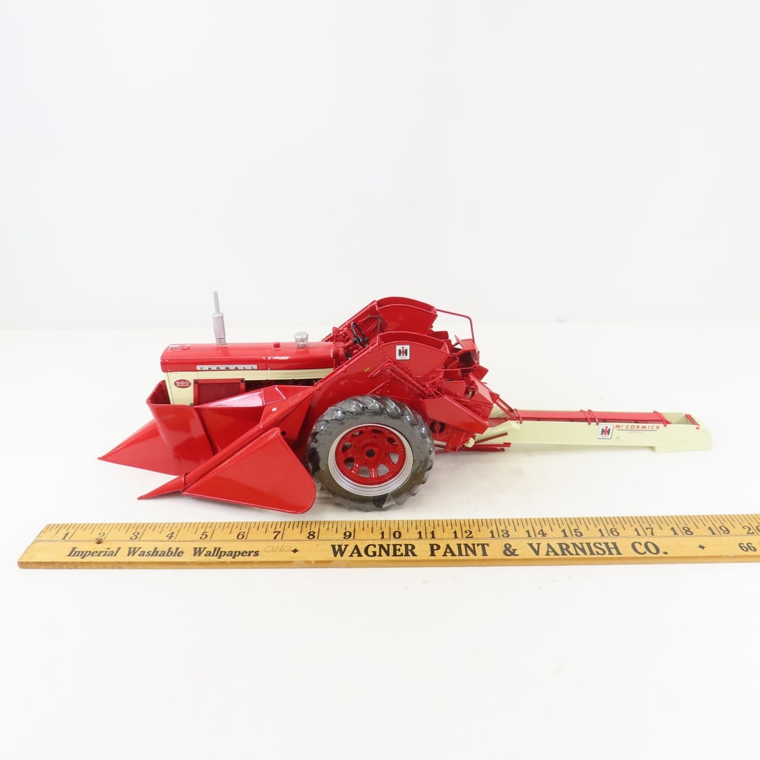 ERTL Precision1:16 Farmall 560 w/2-MH Corn Picker - 3