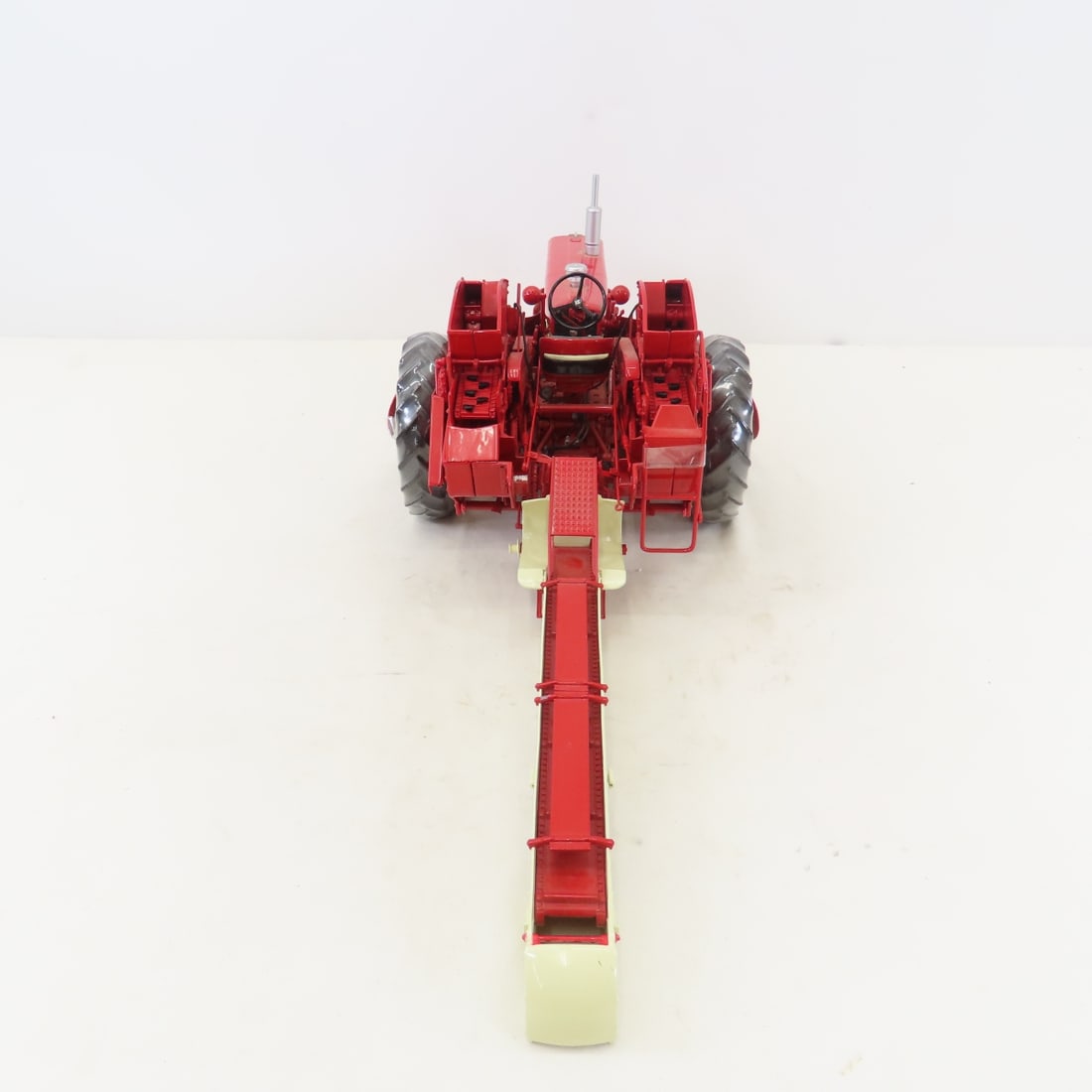 ERTL Precision1:16 Farmall 560 w/2-MH Corn Picker - 5