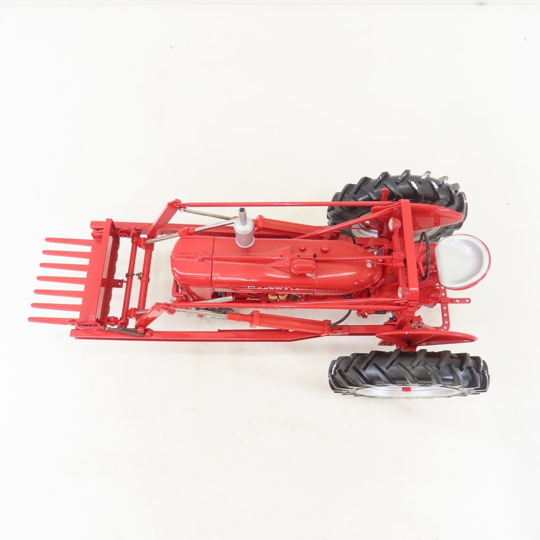 ERTL Precision 1:16 Farmall MD Tractor with Loader - 10