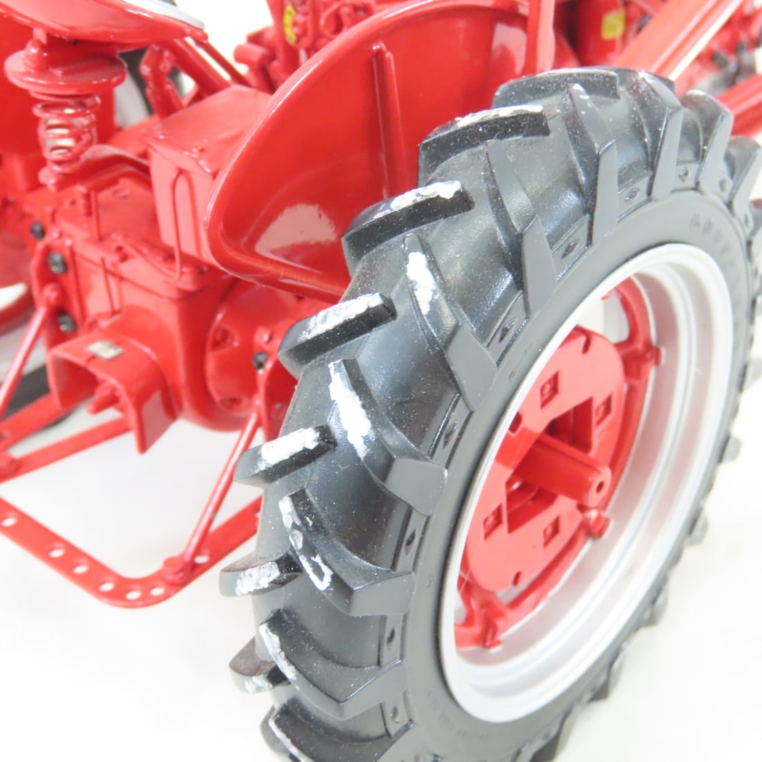ERTL Precision 1:16 Farmall MD Tractor with Loader - 16
