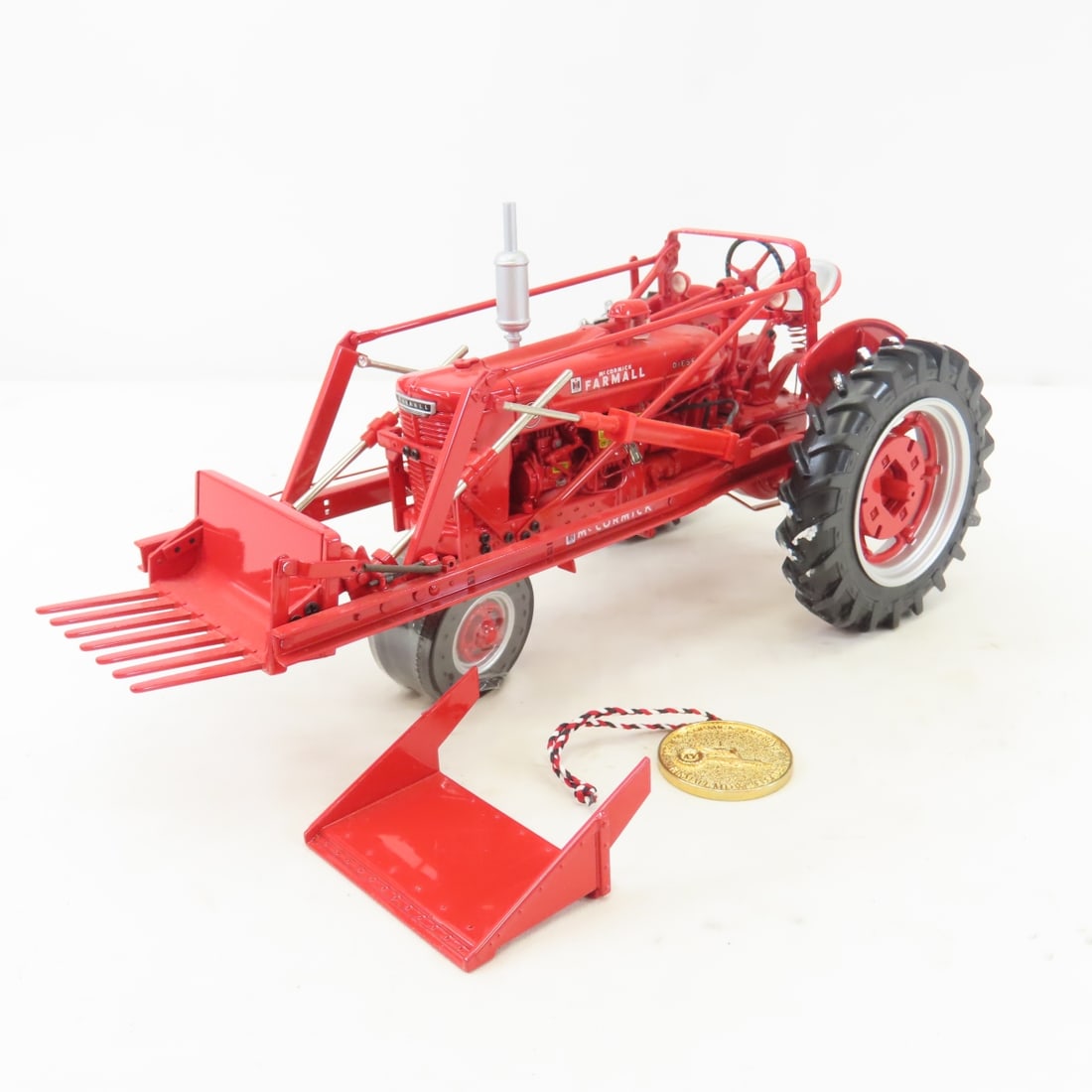 ERTL Precision 1:16 Farmall MD Tractor with Loader - 2