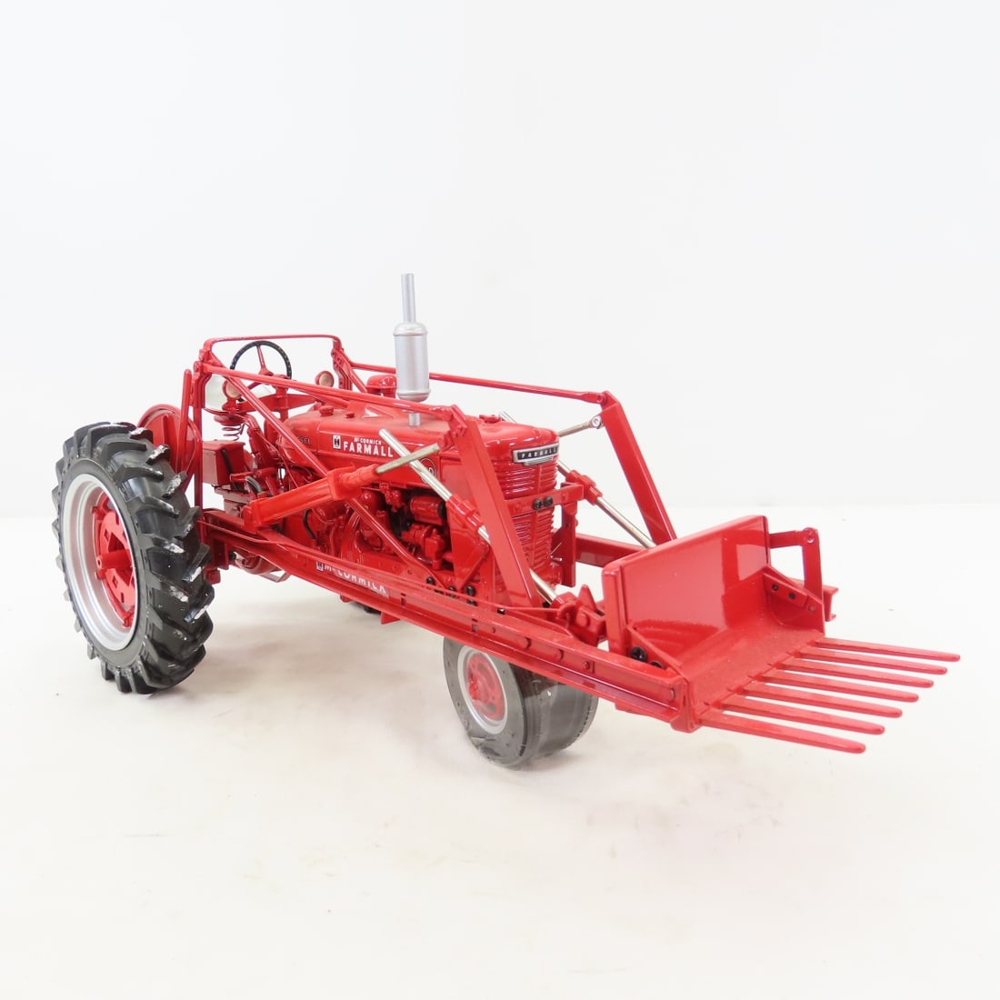ERTL Precision 1:16 Farmall MD Tractor with Loader - 8