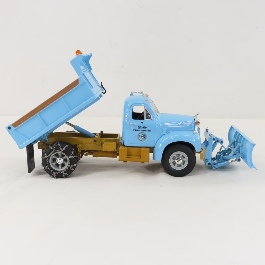 1st Gear 1960 Chicago Mack Short Dump Truck - 7