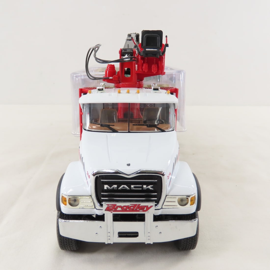 1st Gear KJ Bradley Mack Granite Tractor w/Handler - 8