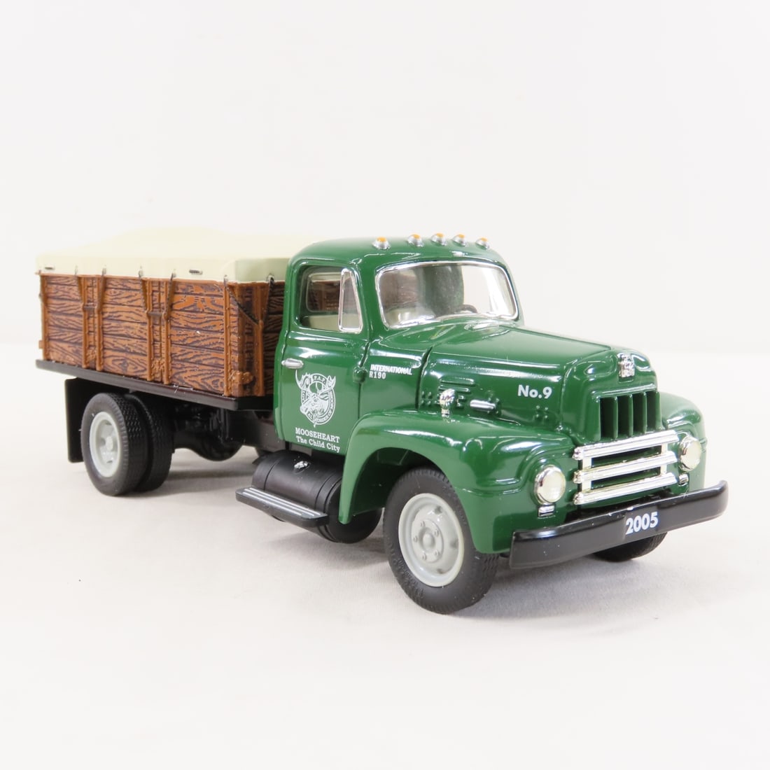 1st Gear Mooseheart 1:34 1957 INTL Grain Truck - 7