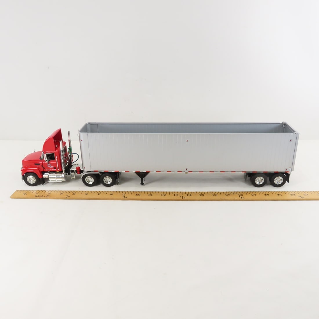 1st Gear Bio-Cycle Mack Pinnacle w/Tipper Trailer - 2