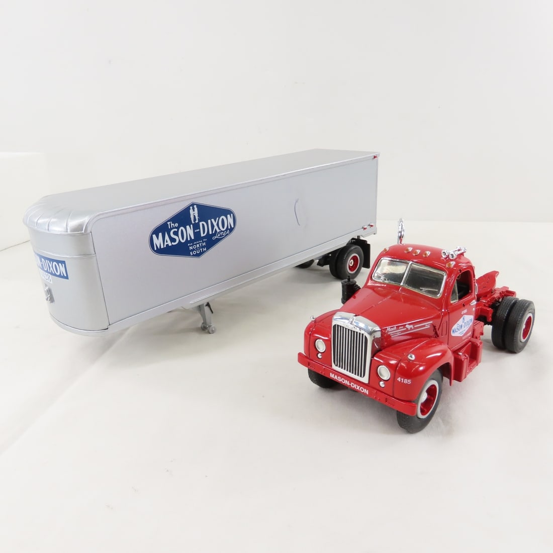 1st Gear 1:34 Mason-Dixon Mack B61 Tractor Trailer - 11