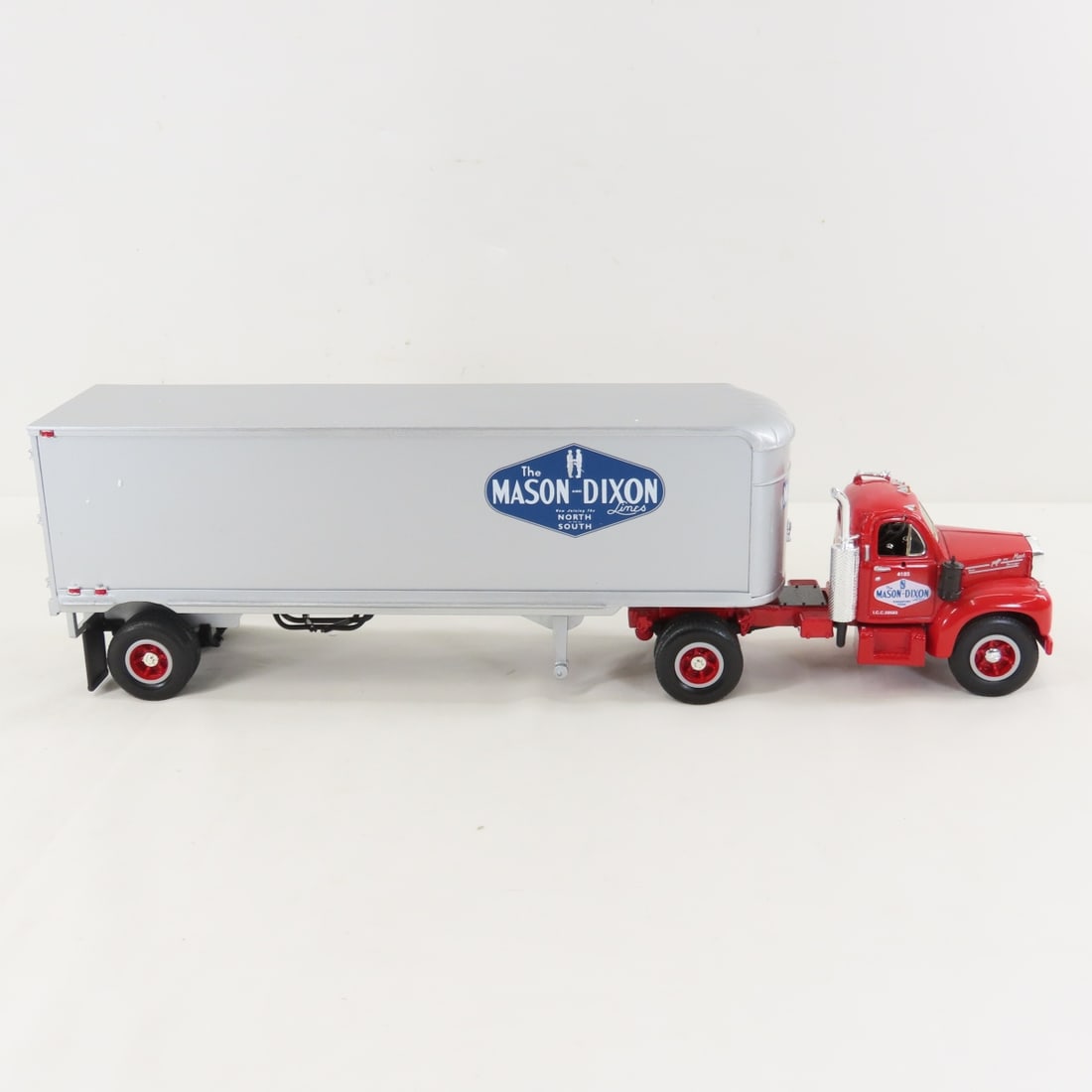 1st Gear 1:34 Mason-Dixon Mack B61 Tractor Trailer - 6