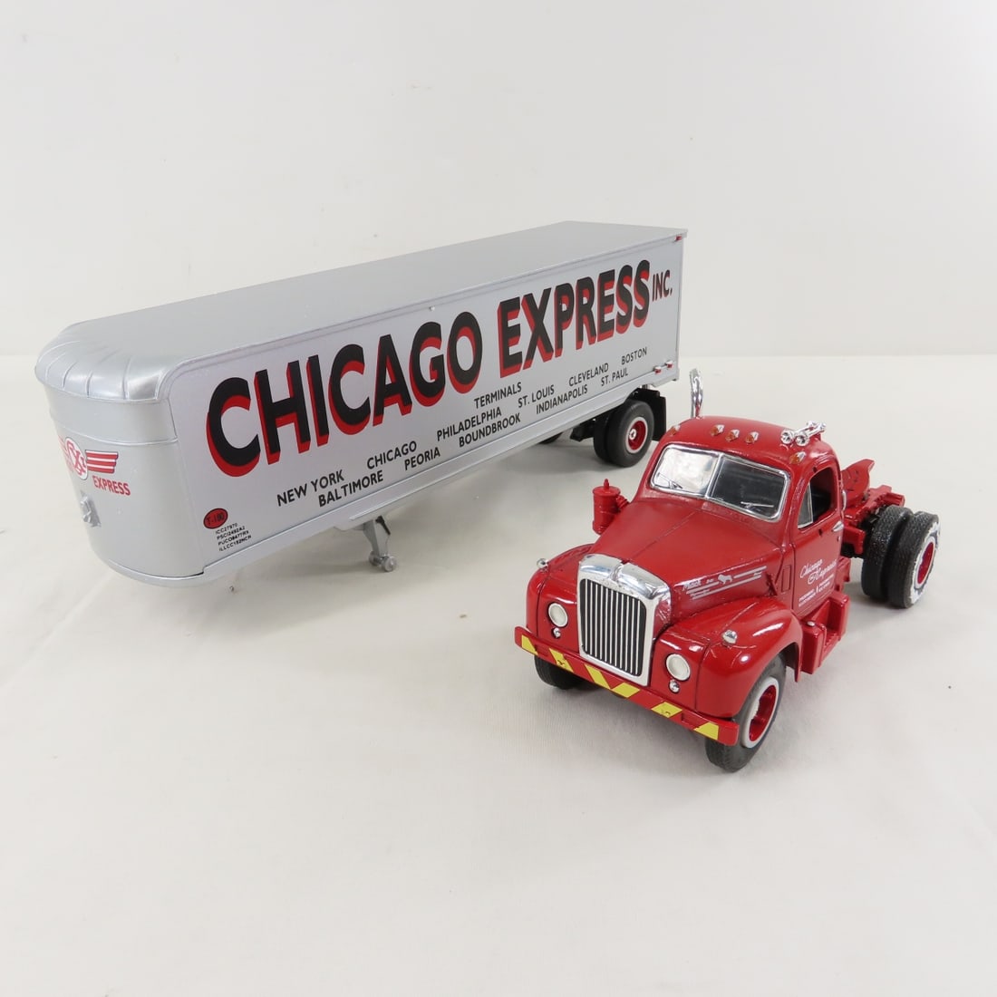 1st Gear 1:34 Chicago Mack B-61 Tractor Trailer - 11