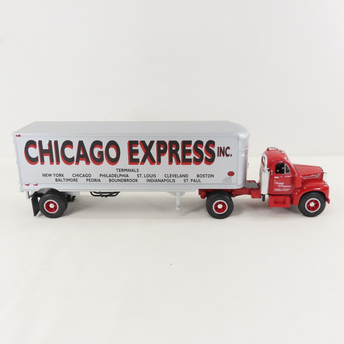 1st Gear 1:34 Chicago Mack B-61 Tractor Trailer - 6